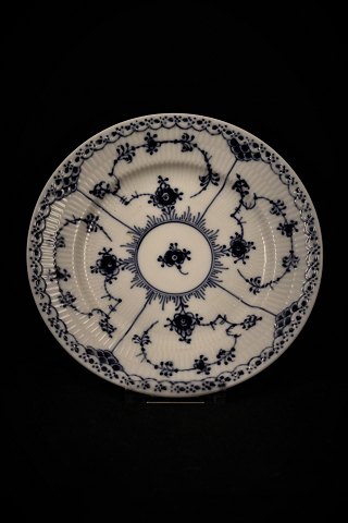 Royal Copenhagen Blue Fluted half-lace dessert plate. Dia.:17cm.
RC# 1/574.