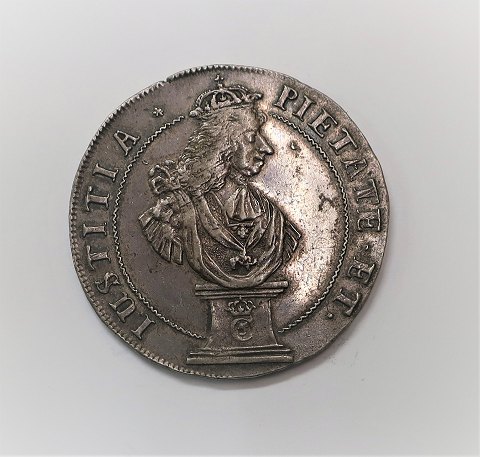 Danmark. Christian V.  Piedestalkronen. Sølvmønt. 1 krone 1680. Meget flot mønt.
