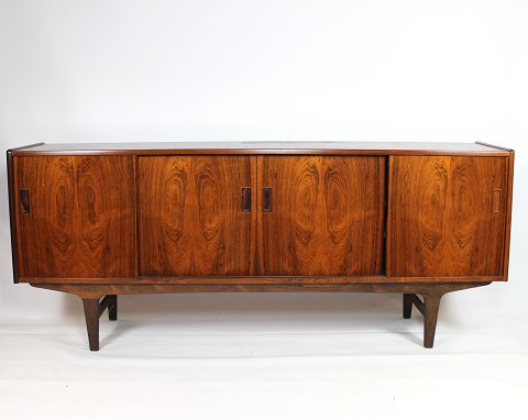 Sideboard in rosewood from Westergaards Furniture Factory and of danish design 
from the 1960s.
5000m2 showroom.