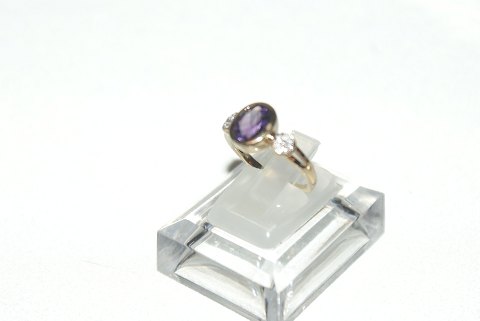 Elegant Damering with purple stones in 8 carat gold