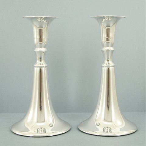A pair of candlesticks,  sterling silver, h. 17 cm