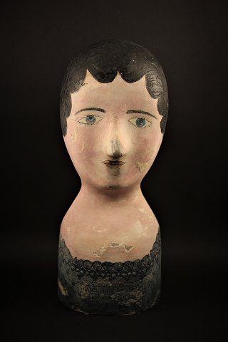 Antique French wig head (Millinerey head) from the 1800s 
in painted pap-maché. H:38cm.