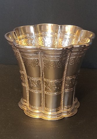 "Margrethe" silver cup
207 g.   9,5cm x 8,2cm
1946
KCH