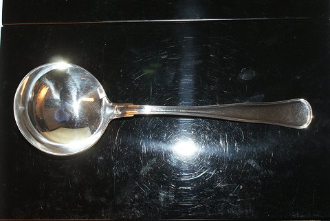 Denish Silver, Service spoon round Iaf
Horsens
Length 21 cm.