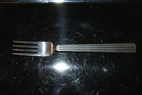 Bernadotte Child Fork / Dessert Fork # 82
Produced by Georg Jensen.