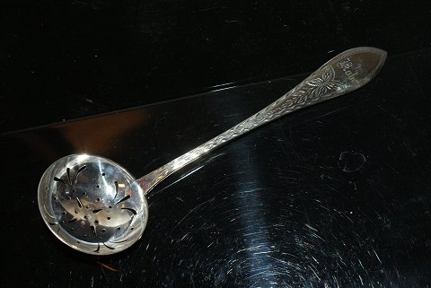 Sprinkle spoon Empire Silver With initials Engraved
year 1911
Length 15.5 cm.
