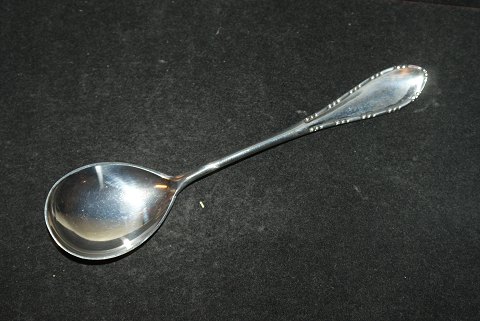 Marmeladeske Ny Perle Serie 5900, (Perlekant Cohr) Dansk sølvbestik
Fredericia sølv
Længde 13,5 cm.