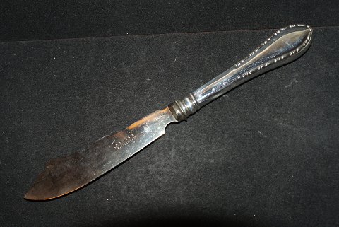 Fish / Pastry Knife New Pearl Series 5900, (Pearl Edge Cohr) Danish silver 
cutlery
Fredericia silver
Length 20.5 cm.
SOLD
