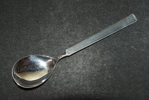 Jam spoon Torino Danish silver cutlery
Fredericia Sterling Silver
Length 14 cm.