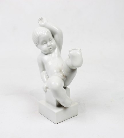 Porcelain figure, the surprise, no.: 2232, by B&G.
5000m2 showroom.
