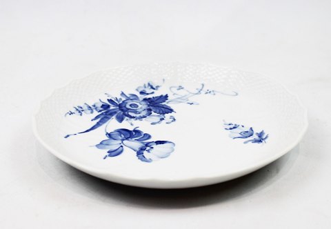 Deep dish, no.: 1645, in Blue Flower by Royal Copenhagen.
5000m2 showroom.
