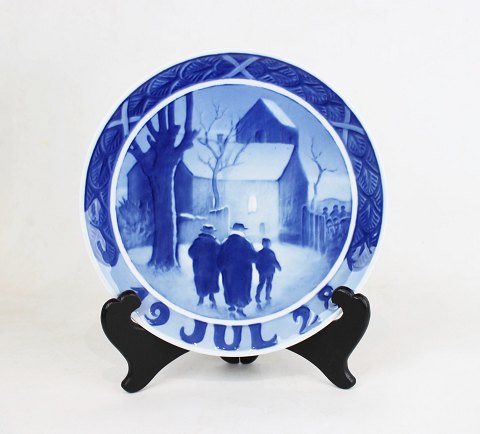 Christmas plate, "On the way to Church" by Gotfred Rode from 1928 by Royal 
Copenhagen.
5000m2 showroom.