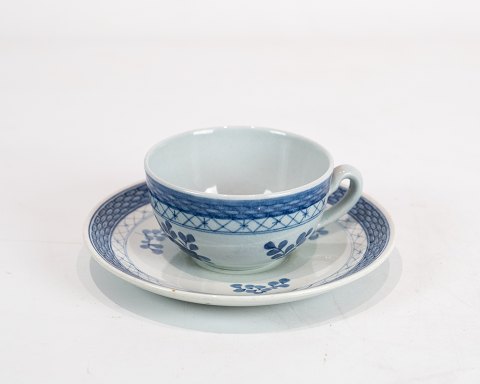 Tea cup and saucer in Tranquebar, no.: 1130 by Aluminia.
5000m2 showroom.