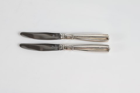 Lotus Silver Cutlery
Fruit knife
L. 17 cm