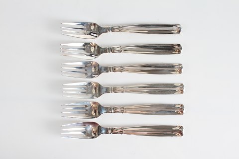 Lotus Silver Cutlery
Dinner forks
L. 19 cm