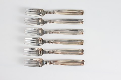 Lotus Silver Cutlery
Lunch forks
L. 17 cm