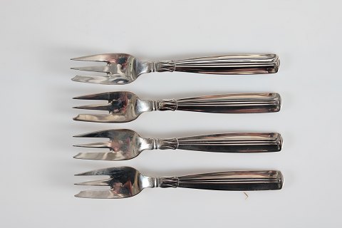 Lotus Silver Cutlery
Cake forks
L. 13 cm
