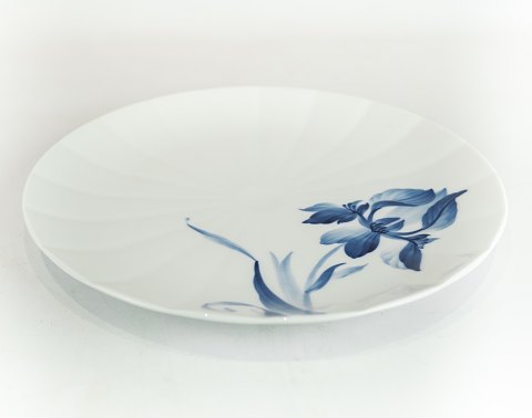Dinner plate, no.: 627, by Royal Copenhagen.
5000m2 showroom