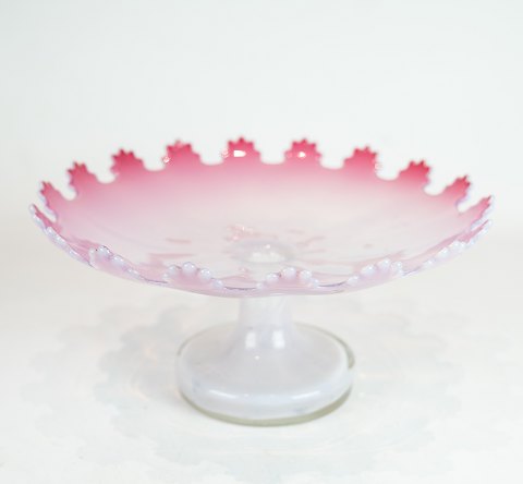 Centre piece of pink opaline glass from around the 1860s. 
5000m2 showroom.