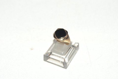 Elegant Ring med sort onyx i 9 karat guld