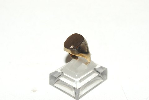 Elegant Ring with small stone in 8 carat gold