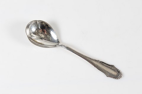 Christiansborg Cutlery
Serving spoon for dessert
L 17,5