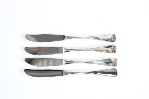 Patricia Silvercutlery
Child´s dinner knives
L 17,5 cm