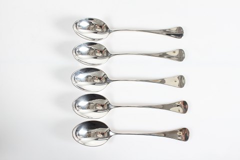 Patricia Silvercutlery
Dessert spoons
L 17,5 cm