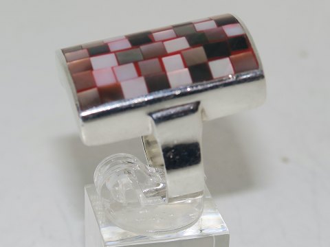 Anders Møller / Scrouples A/S silver
Large modern ring with checkered pattern from 1983-1990 - Size 62