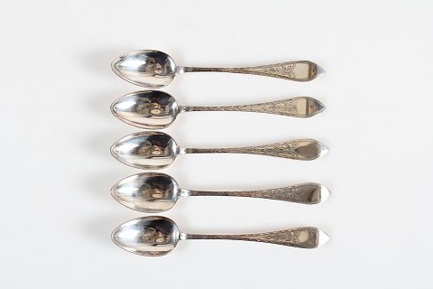 Empire Silver Cutlery
Tea/Coffee spoons
L 12.7 cm