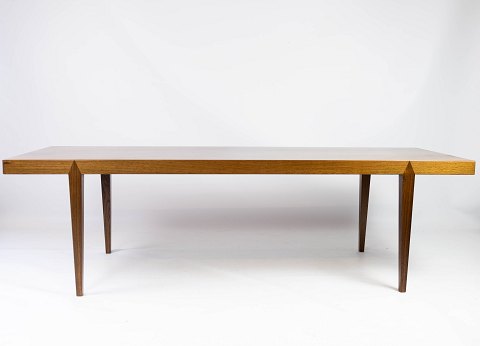 Coffee table in rosewood designed by Severin Hansen for Haslev Furniture, from 
the 1960s. 
5000m2 showroom.