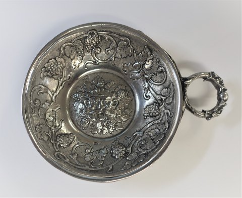 Tastevin of silver (830). Diameter 7 cm.
