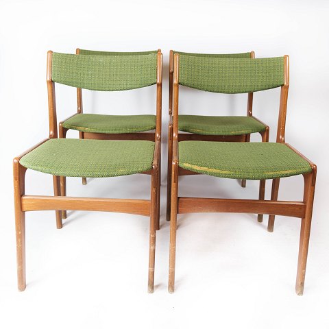 Sæt af fire spisestuestole I teak og grøn polstring designet af Erik Buch fra 
1960erne. Fremstillet hos O.D møbler. Fremstillet hos O.D møbler
5000m2 udstilling.