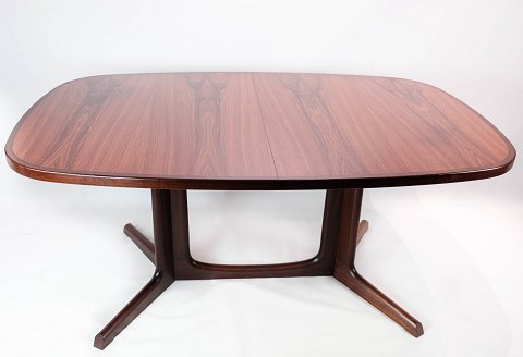 Dining table in rosewood with extensions of Danish design manufactured by Gudme 
Furniture in the 1960s.
5000m2 showroom.
