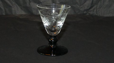 Snapseglas # Holmegård With Black foot and grape vine