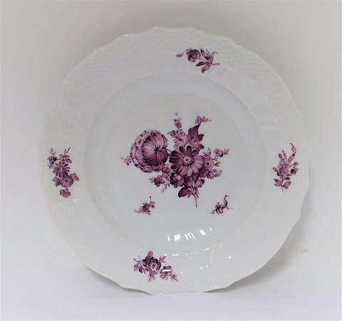 Royal Copenhagen. Curved purple. Porcelain tableware no. 483. Dinner plate. 
Model 1621. Diameter 25 cm. Produced before 1890.