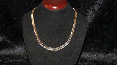 Geneve halskæde med forløb 14 karat Guld 
Stemplet 585 J&co
Længde 42 cm