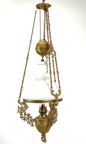 Large kerosene lamp of patinated brass and shade of white opaline glass from 
around the 1880s.
5000m2 showroom.
Great condition
