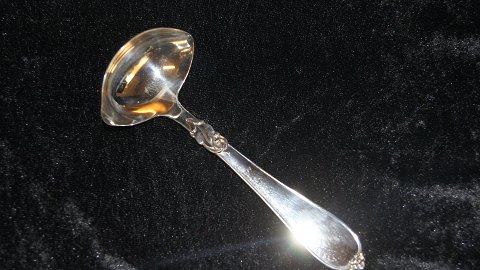 Sauce spoon #Hertha Sølvplet
Produced by Cohr.
Length 17.5 cm
