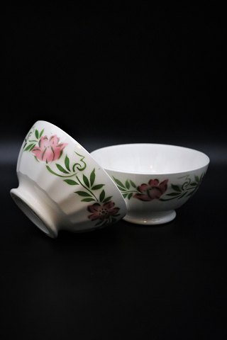 Old French cafe latte bowl faience with nice patina.
H:7,5cm. dia.:14cm.