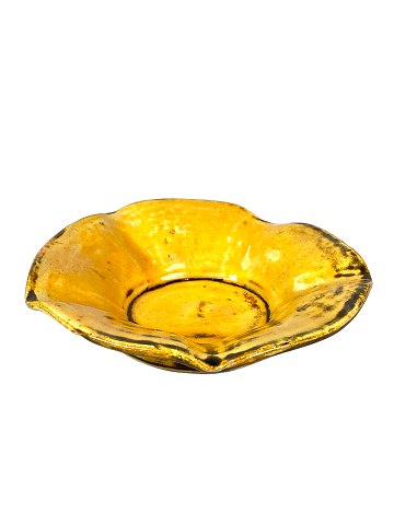 Ceramic dish with a yellow glaze by Herman A. Kähler from the 1940s. 
5000m2 showroom.
Great condition
