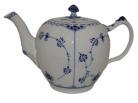 Blue Fluted Half Lace
Tea pot