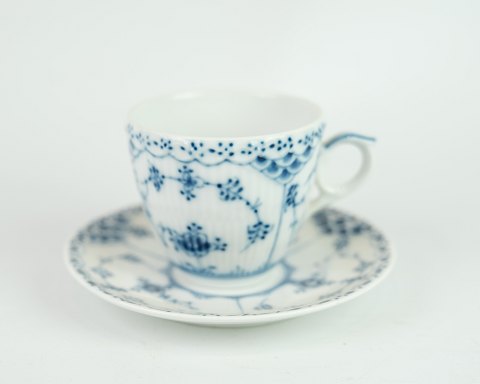 Royal Copenhagen, blue fluted half-blonde cup, no. 527 and 528
Great condition
