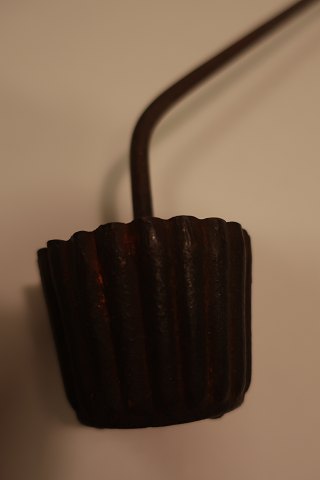 KrustadejernGammelt krustadejernEn krustade er en type tartelet. Den er skålformet og bages sprød på et varmt krustadejern. Serveres med fyld.L: 48cm