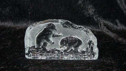 Graverede krystalglasskulptur To Bjørne
Mat Jonnason Sverige
Måler 18,5 cm
Højde 10 cm