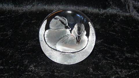 Engraved crystal glass sculpture the ducks
Mat Jonnason Sweden
Height 9.5 cm