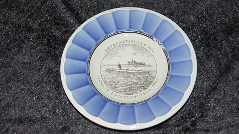 Royal Copenhagen Søværnets Juleplat #1984
Første undervandsbåd 1909
Måler 15,5 cm
Pæn og velholdt stand