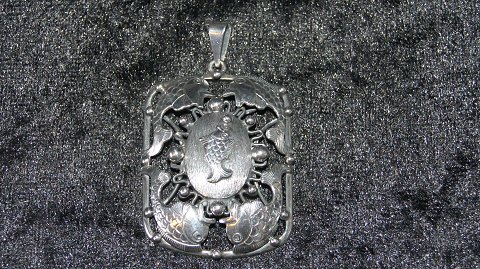 Pendant in Silver with fish
Stamped 830s A.S Denmark
Measures 43.83 * 34.22 mm approx
Nice and well maintained condition