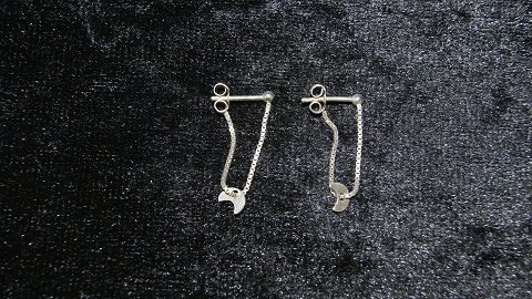 Elegant # Earrings with chain in Silver
Stamped 925s
Nice and well maintained condition
