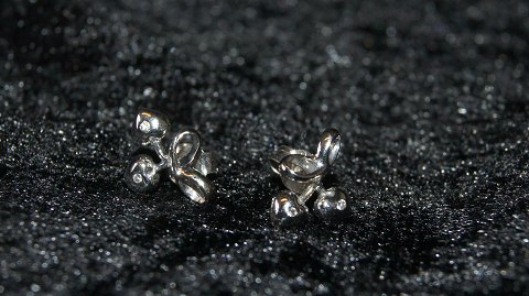 Elegant earrings with stones in silver
Stamped 925